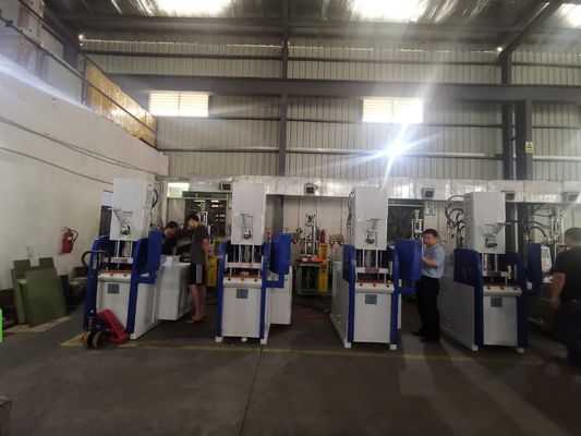 30T Verticale Plastic Injection Moulding Machine 6.7kW Met 13 KN Ejector Force Low Maintenance