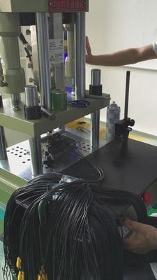 Plastic 30 Ton Injection Molding Machine Verticaal Met 50 G/S Injection Rate En 1 Ejector