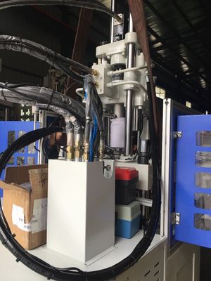 21.6kW Verticale LSR-inspuitgietmachine 45 mm schroefdiameter