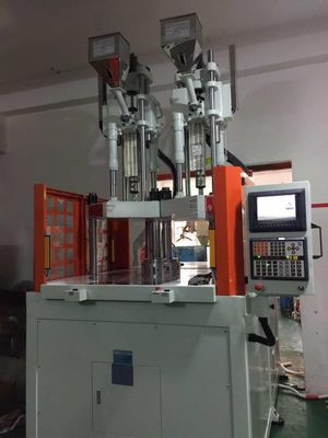 Hydraulische twee-kleurige verticale spuitgietmachine 14,5 kW JTT-550 2V3R