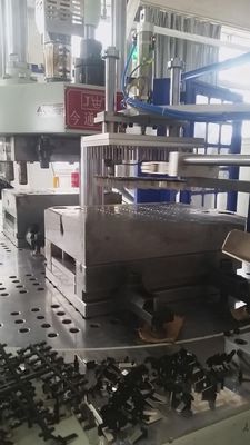 Verticale injectievormmachine van 55T 40mm schroefdiameter voor 1,8T ejectorkracht