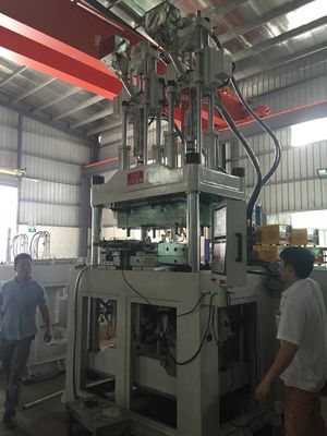 400 mm open slagcentrum torent Twee-kleurige plastic injectie gietmachine 240T JTT2V3R-2400
