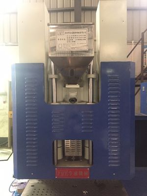 35T Verticale Clamping Horizontale Injectie Gietmachine voor de productie van zeehonden 95cm3 Shot Volume