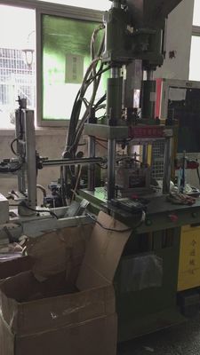 Halfautomatische verticale spuitgietmachine 20T voor reserveonderdelen na onderhoud