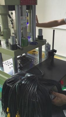 Halfautomatische verticale spuitgietmachine 20T voor reserveonderdelen na onderhoud