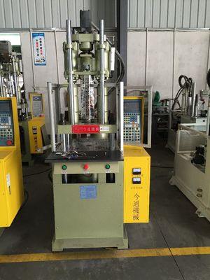 Verticale injectievormmachine voor robotplastic met een 45 mm ejectorstrok