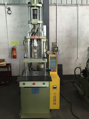 Kleine mini-verticale plastic spuitgietmachine met een schroefdiameter van 30 ton en 25 mm